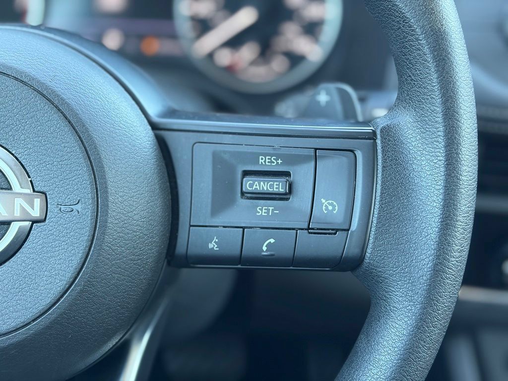 Used 2024 Nissan Rogue S AWD/4WD image 22