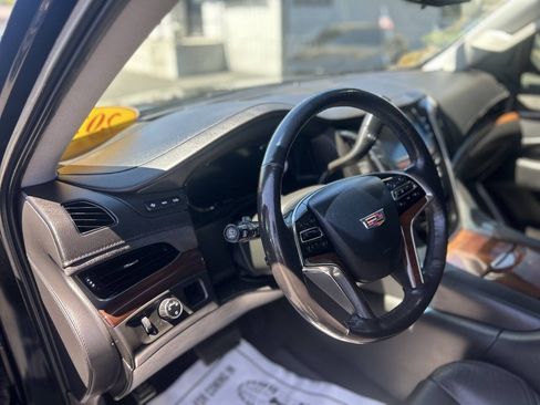 Used 2020 Cadillac Escalade ESV Luxury RWD image 10