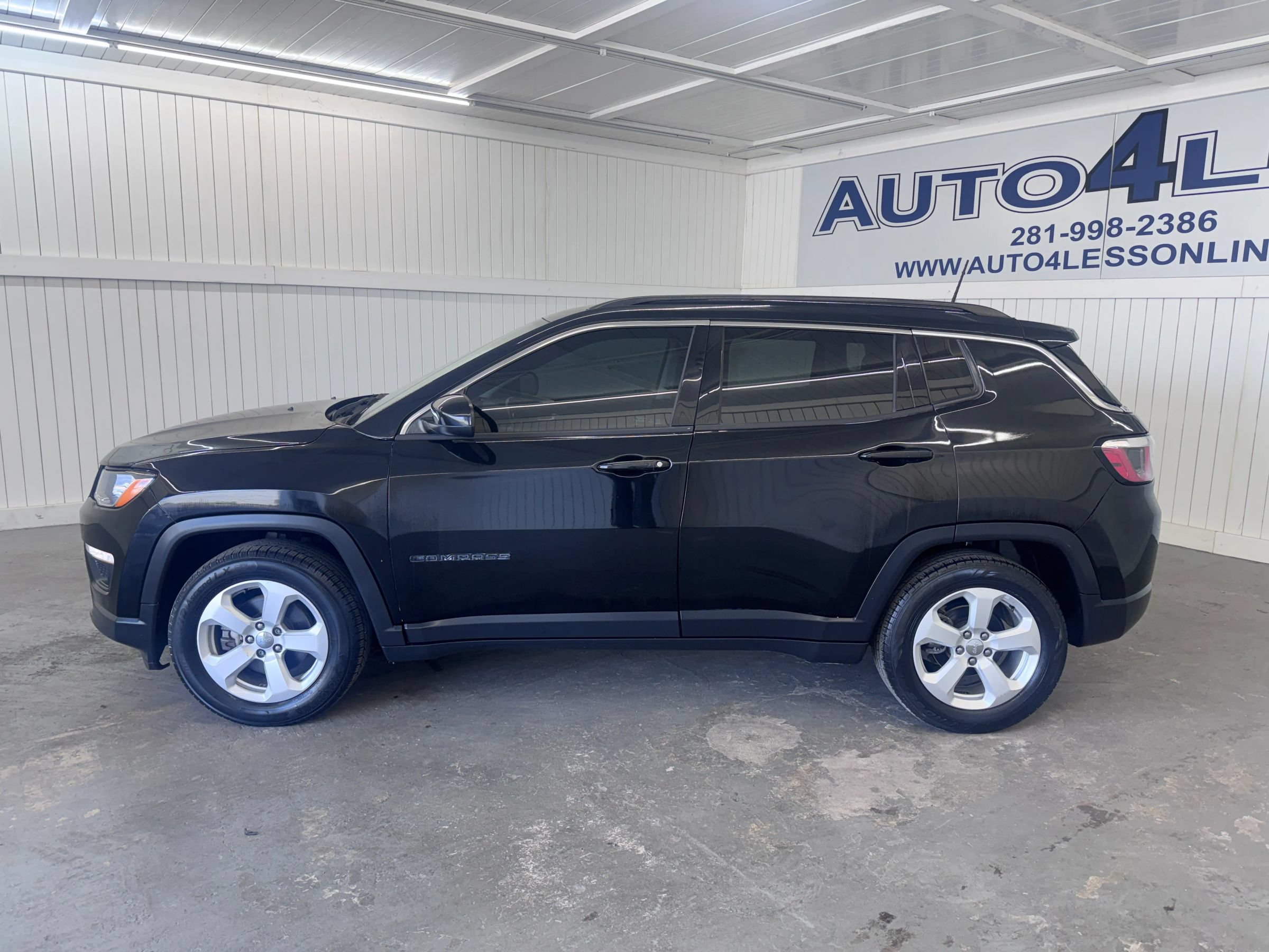 Used 2019 Jeep Compass Latitude FWD image 8