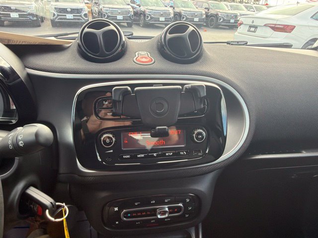 Used 2016 smart fortwo Coupe RWD image 14