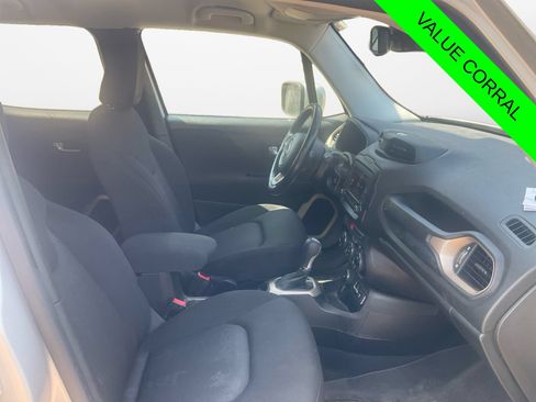 Used 2017 Jeep Renegade Latitude AWD/4WD image 15