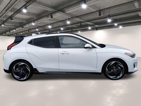 Used 2019 Hyundai Veloster Turbo FWD image 17