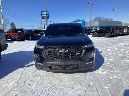 Used 2023 Chevrolet Traverse RS image 2