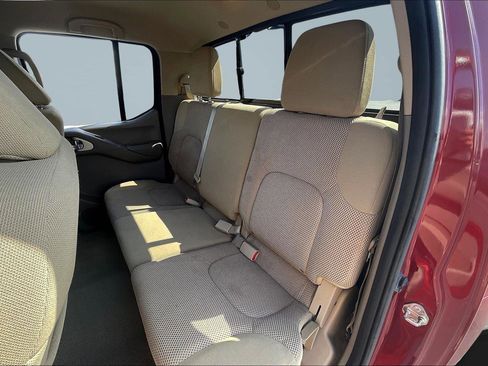 Used 2018 Nissan Frontier SV image 27