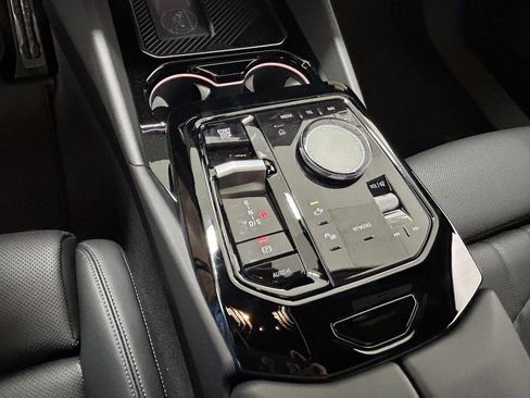 Used 2026 BMW 550e xDrive image 22