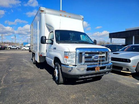 Used 2017 Ford E-450 and Econoline 450 Super Duty w/ Power Windows & Locks Group image 3
