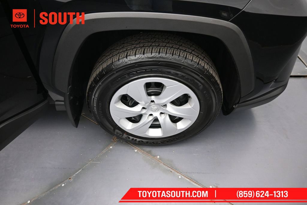 Certified 2025 Toyota RAV4 LE AWD/4WD image 31