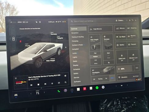 Used 2025 Tesla Cybertruck AWD Crew Cab image 44