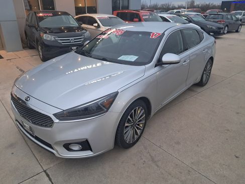 Used 2017 Kia Cadenza Premium image 1