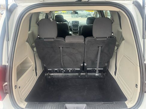 Used 2019 Dodge Grand Caravan SE w/ UConnect Hands-Free Group image 15