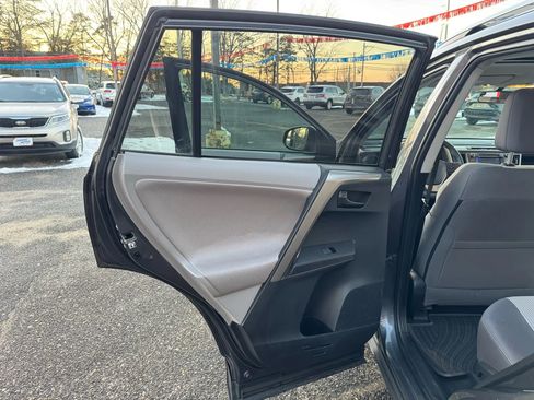 Used 2013 Toyota RAV4 XLE image 12