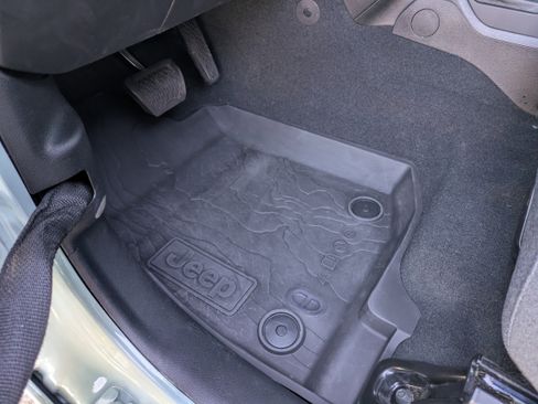 Used 2024 Jeep Wrangler Sport S image 13