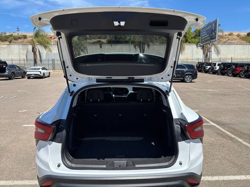 Used 2025 Chevrolet Trax LT w/ LT Convenience Package FWD image 30