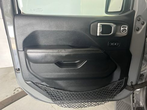 Used 2018 Jeep Wrangler Unlimited Sahara AWD/4WD image 26