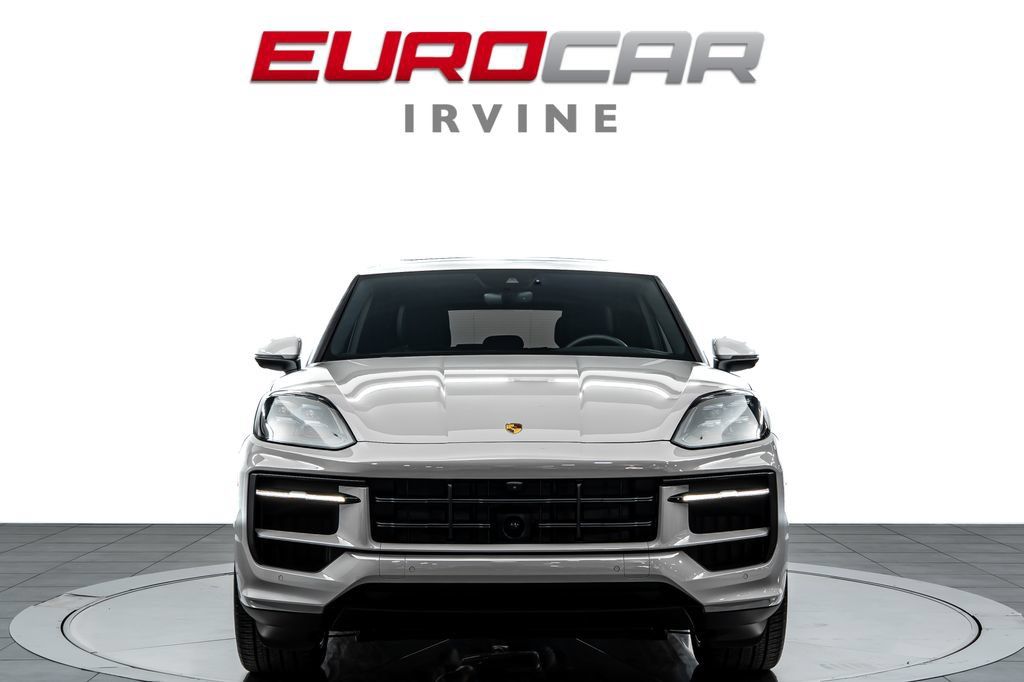 Used 2025 Porsche Cayenne AWD/4WD image 8