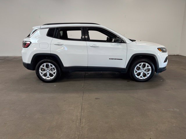 Used 2024 Jeep Compass Latitude AWD/4WD image 2