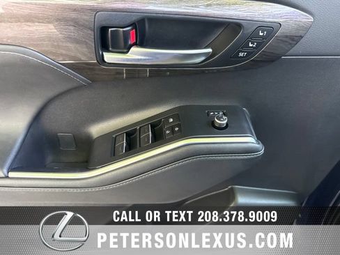 Used 2024 Toyota Highlander Platinum AWD/4WD image 25