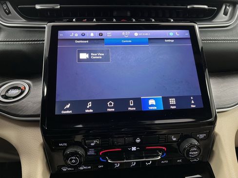 Used 2024 Jeep Grand Cherokee Limited image 42