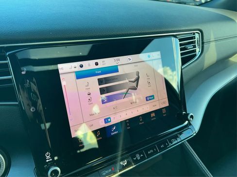 Used 2024 Jeep Wagoneer Series II image 32