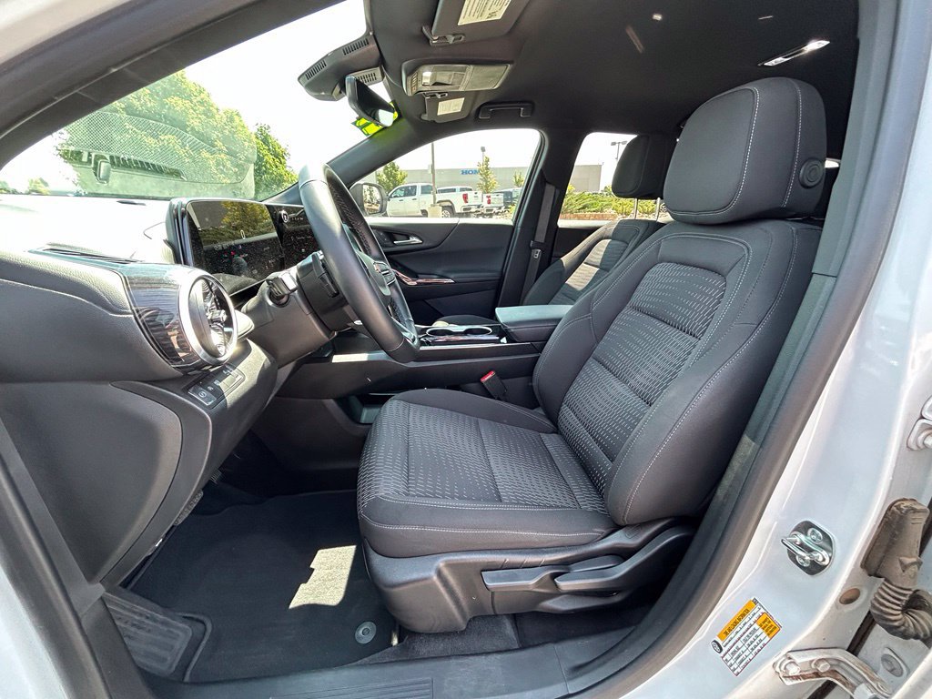 Used 2025 Chevrolet Equinox LT w/ Safety and Technology Package FWD image 12