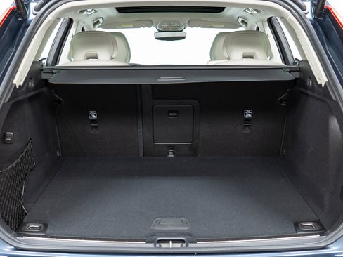 New 2026 Volvo XC60 B5 Ultra w/ Climate Package image 10