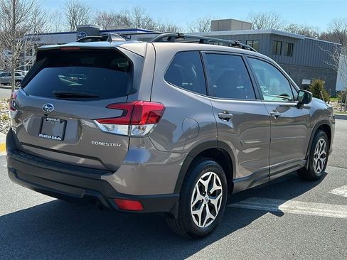 Used 2023 Subaru Forester Premium image 4