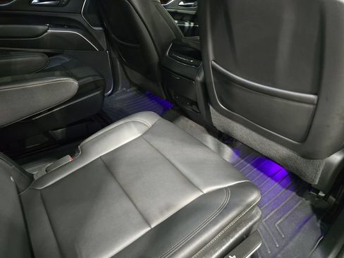 Used 2022 Cadillac Escalade Luxury AWD/4WD image 11