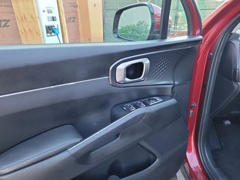 Used 2023 Kia Sorento LX image 23