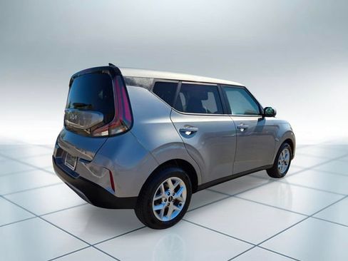 Used 2024 Kia Soul LX w/ Option Group 015 FWD image 5
