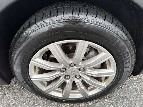 Used 2022 Cadillac XT4 Premium Luxury w/ Safety Alert Package FWD image 12