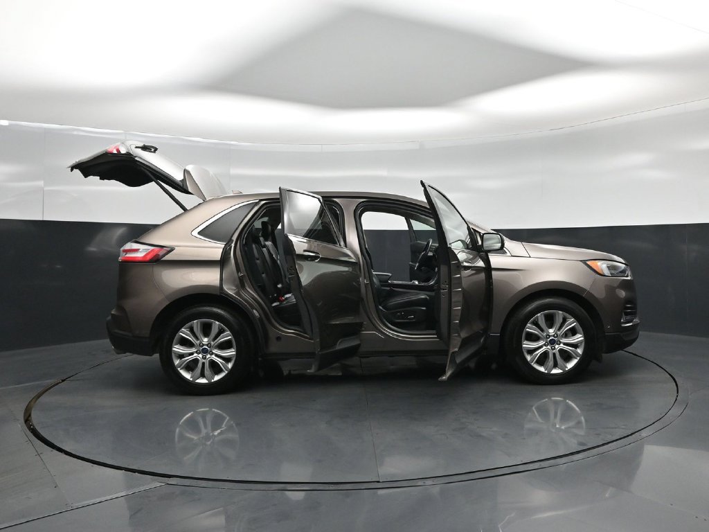 Used 2019 Ford Edge Titanium w/ Equipment Group 301A FWD image 4
