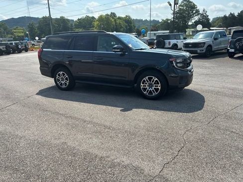 Certified 2025 Ford Expedition Active AWD/4WD image 62