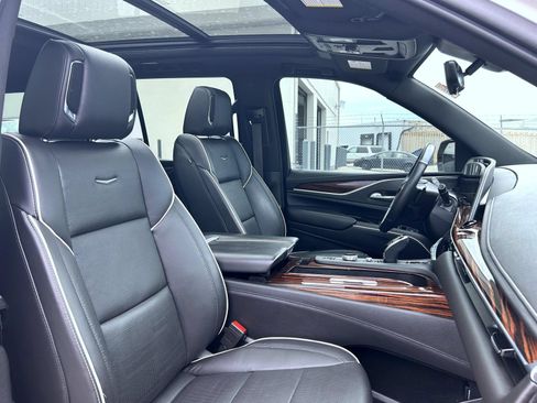 Used 2021 Cadillac Escalade Premium Luxury w/ Performance Package AWD/4WD image 19
