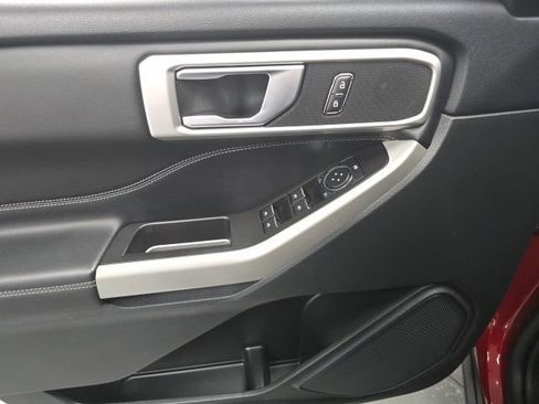 Used 2024 Ford Explorer XLT AWD/4WD image 15