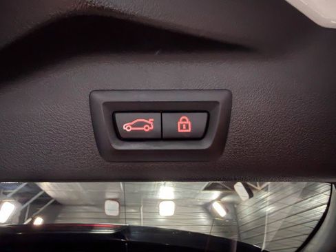 Used 2022 BMW X5 xDrive45e w/ M Sport Package image 12