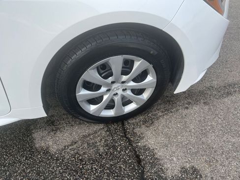 Used 2025 Toyota Corolla LE image 30