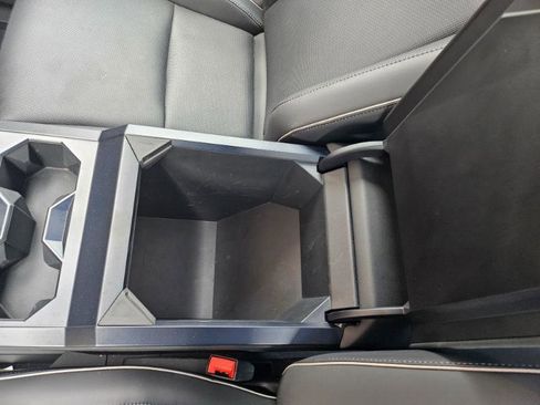 Used 2024 Tesla Cybertruck AWD Crew Cab image 43