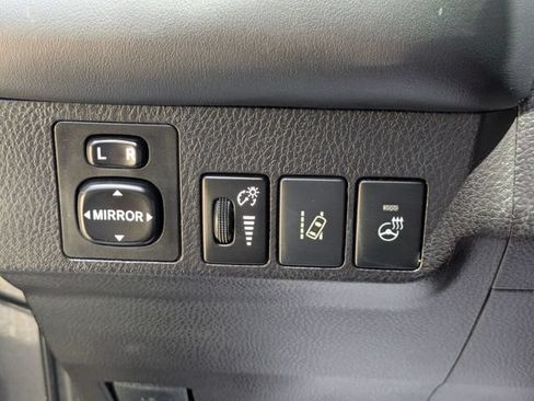 Used 2017 Toyota RAV4 Platinum FWD image 27
