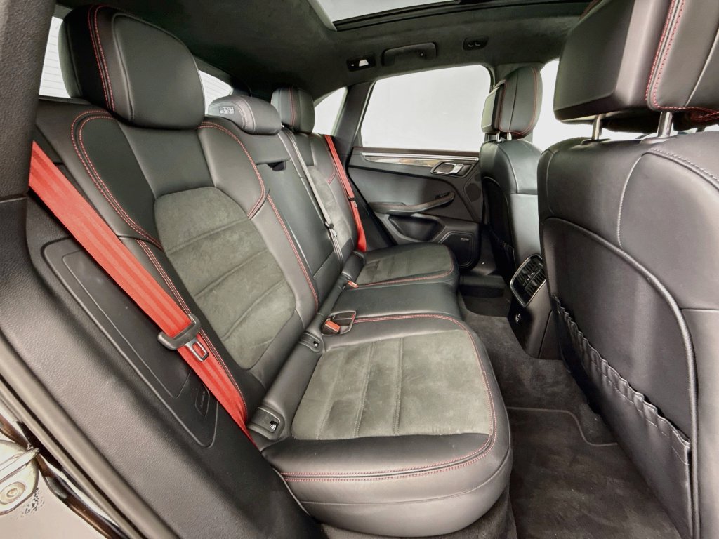 Certified 2024 Porsche Macan GTS AWD/4WD image 29