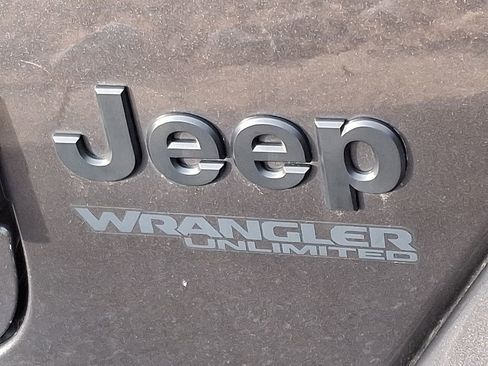 Used 2020 Jeep Wrangler Unlimited Sahara image 5