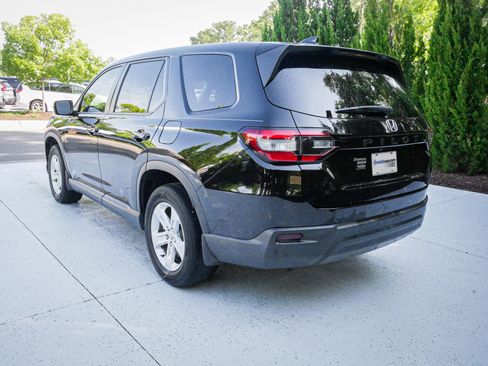 Used 2023 Honda Pilot LX image 8