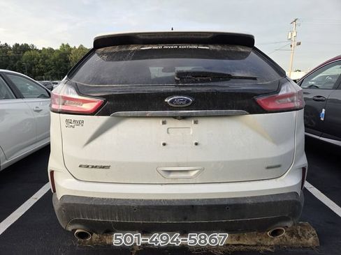 Used 2020 Ford Edge SE FWD image 3