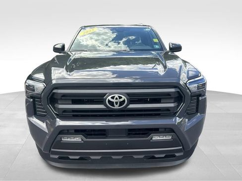 Certified 2025 Toyota Tacoma SR5 AWD/4WD image 9