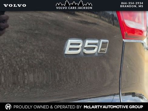 Used 2024 Volvo XC40 B5 Plus image 32