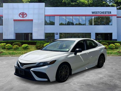 Used 2023 Toyota Camry SE AWD/4WD image 4