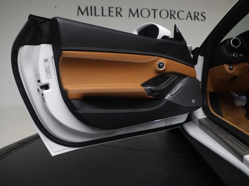 Certified 2023 Ferrari Portofino M RWD image 23