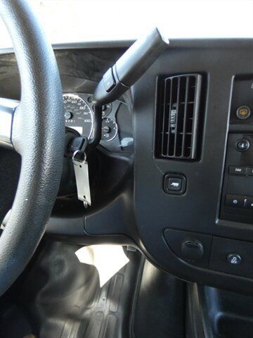 Used 2015 Chevrolet Express 2500 RWD image 25