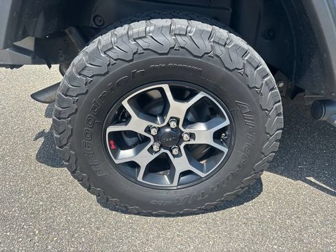 Used 2019 Jeep Wrangler Unlimited Rubicon w/ LED Lighting Group AWD/4WD image 10