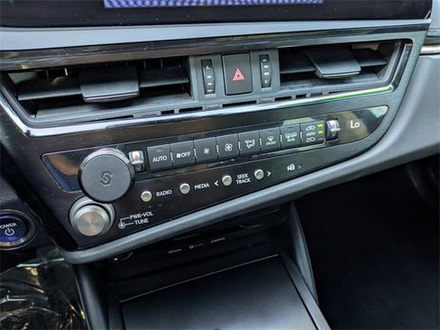 Used 2022 Lexus ES 300h 300h image 25