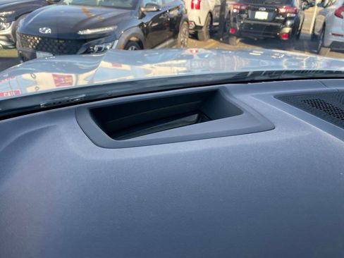 Used 2023 BMW X6 xDrive40i w/ M Sport Package image 27